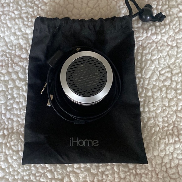 Classic Mini (2” tall) iHome Wired Connection Speaker - Picture 2 of 6
